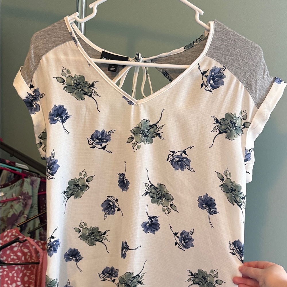 Elegant Floral Women's Short Sleeve Top